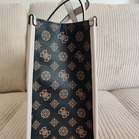 large "graffitied" punk rock vibes Guess handbag in GREAT CONDITION - Picture 4 of 8